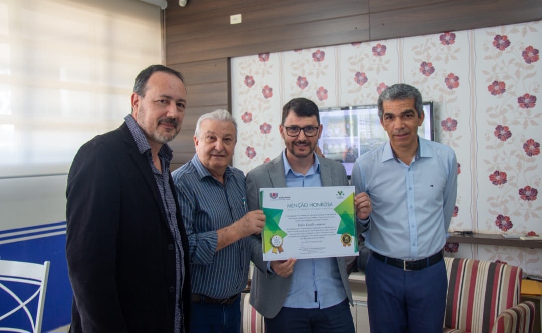 Dilvo é homenageado pela Unioeste