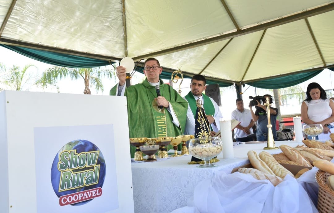 Cinquenta mil pessoas prestigiam domingo da família no Show Rural
