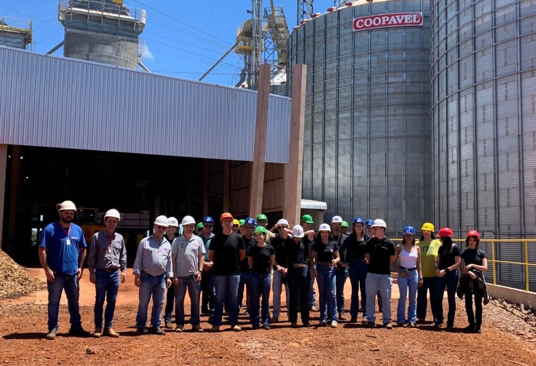 Alunos de Engenharia visitam obras na filial de Espigão Azul