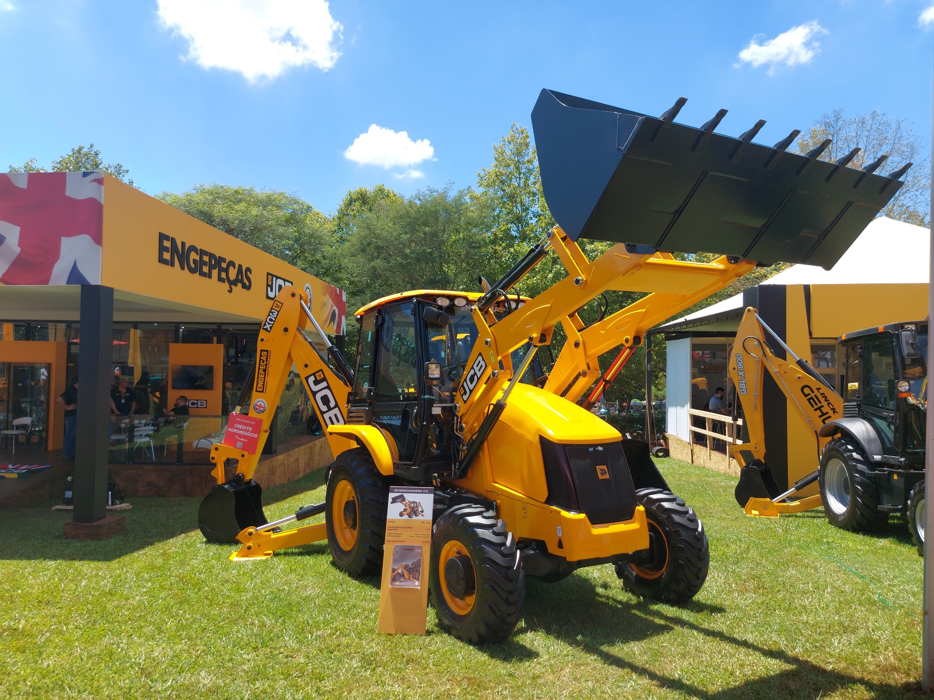 Engepeças JCB apresenta líderes globais e soluções completas no Show Rural Coopavel