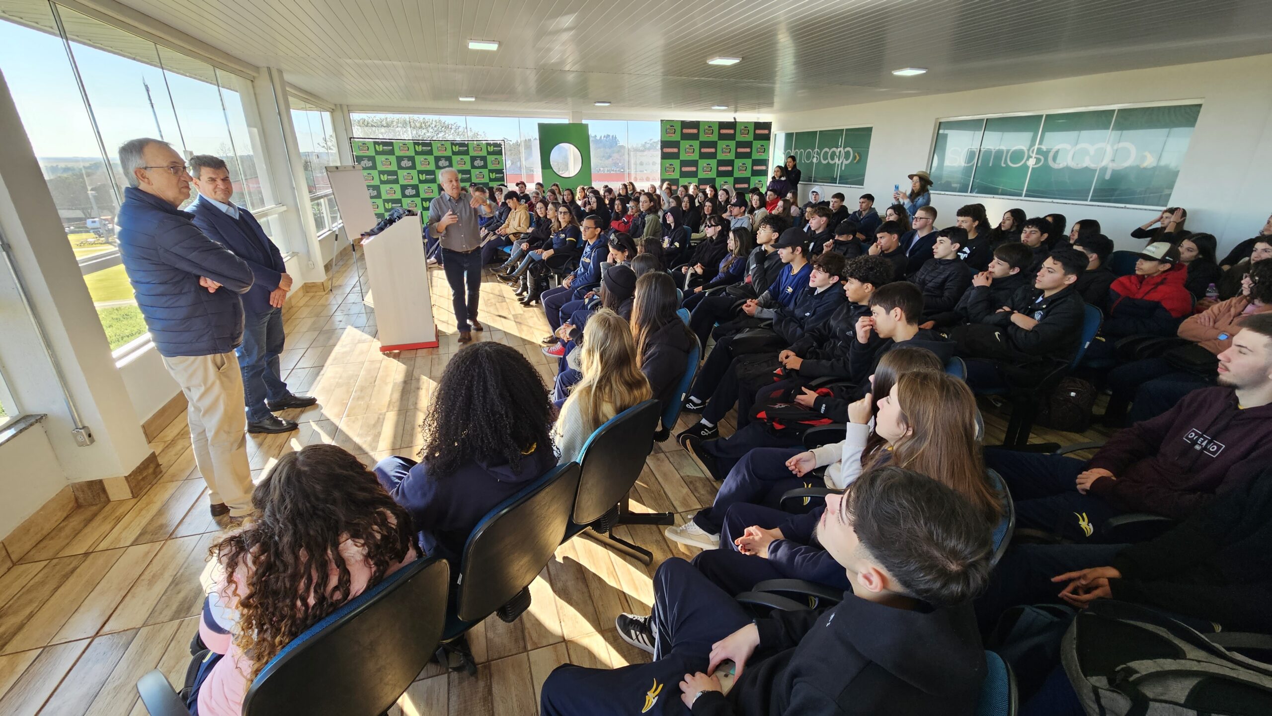 Alunos conhecem novas tecnologias para culturas dos meses frios do ano