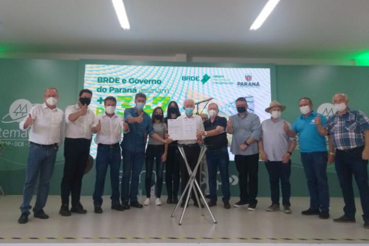 BRDE assina contratos e repasses de R$ 350 milhões para cooperativas e empresas