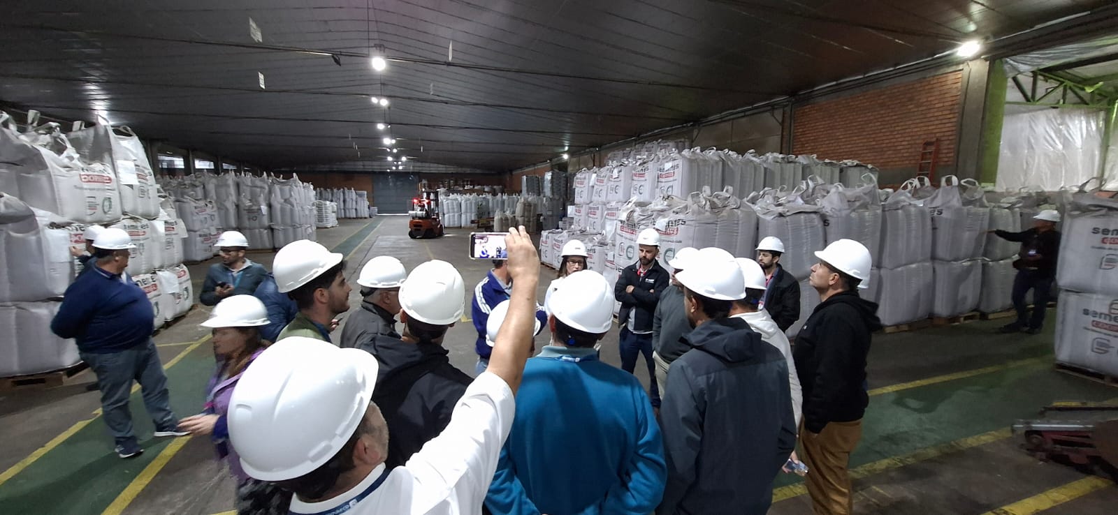 Coopavel recebe produtores rurais argentinos para intercâmbio técnico