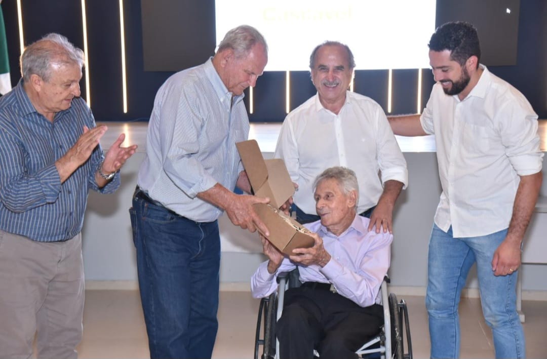 Homenagem aos cem anos de Adão Carvat