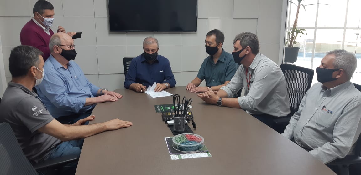 Coopavel e Pioneer firmam parceria para a produção de sementes de soja