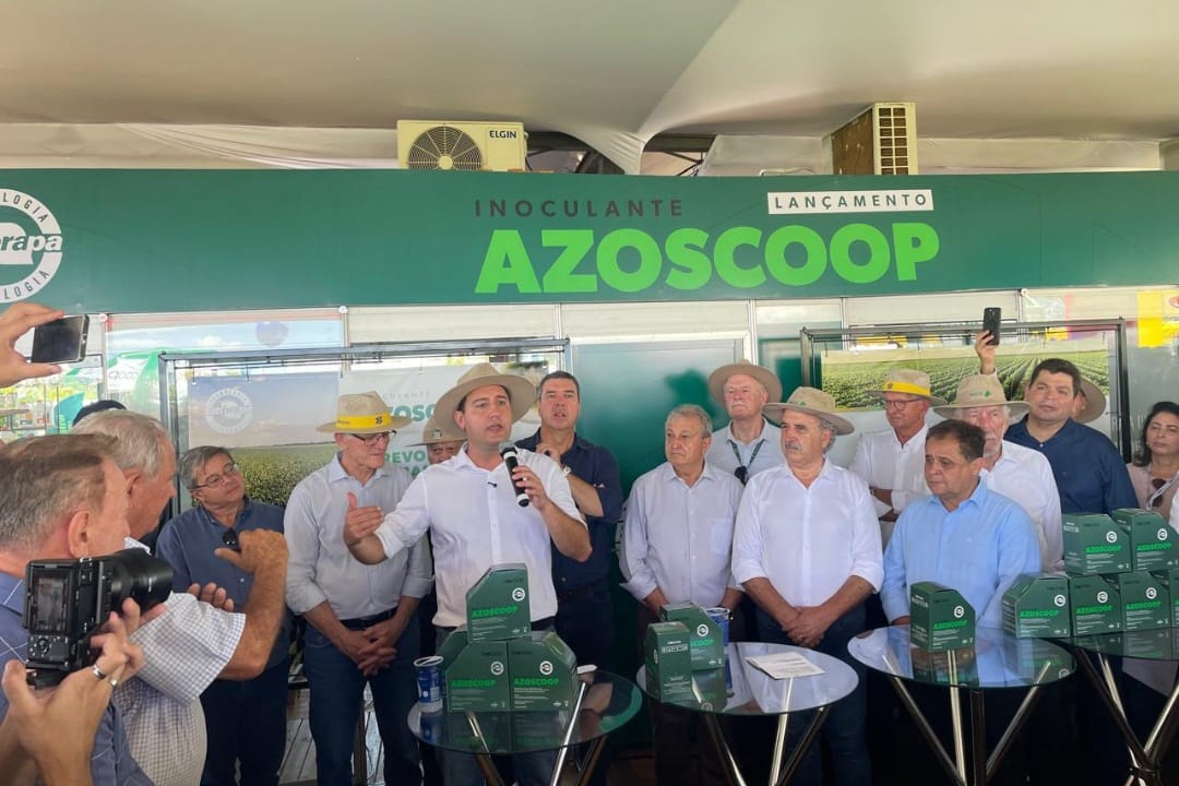 Em evento com Ratinho e líderes, Embrapa e Biocoop lançam inoculante para milho