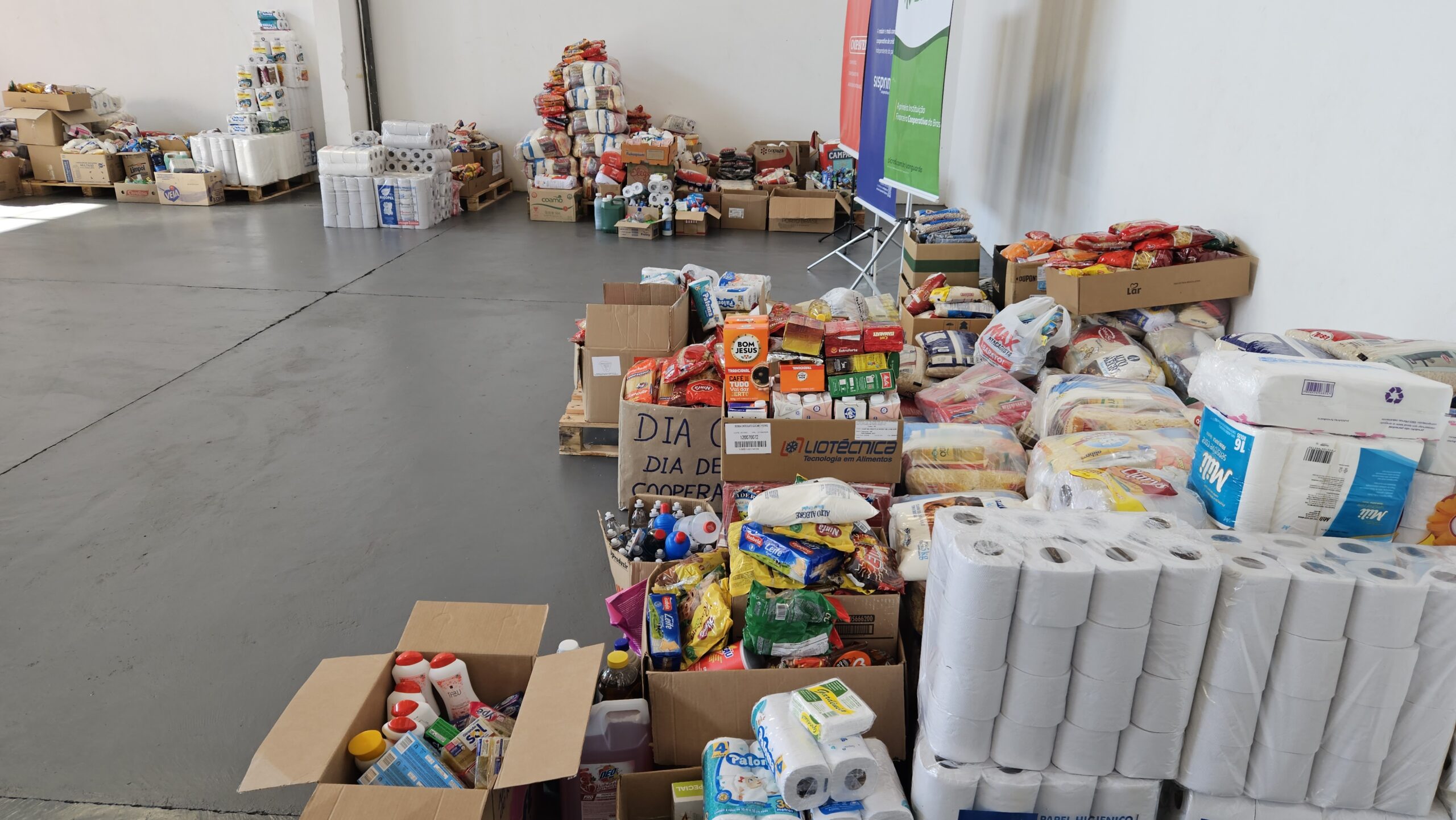 Cooperativas arrecadam seis mil donativos em ação do Dia C, em Cascavel