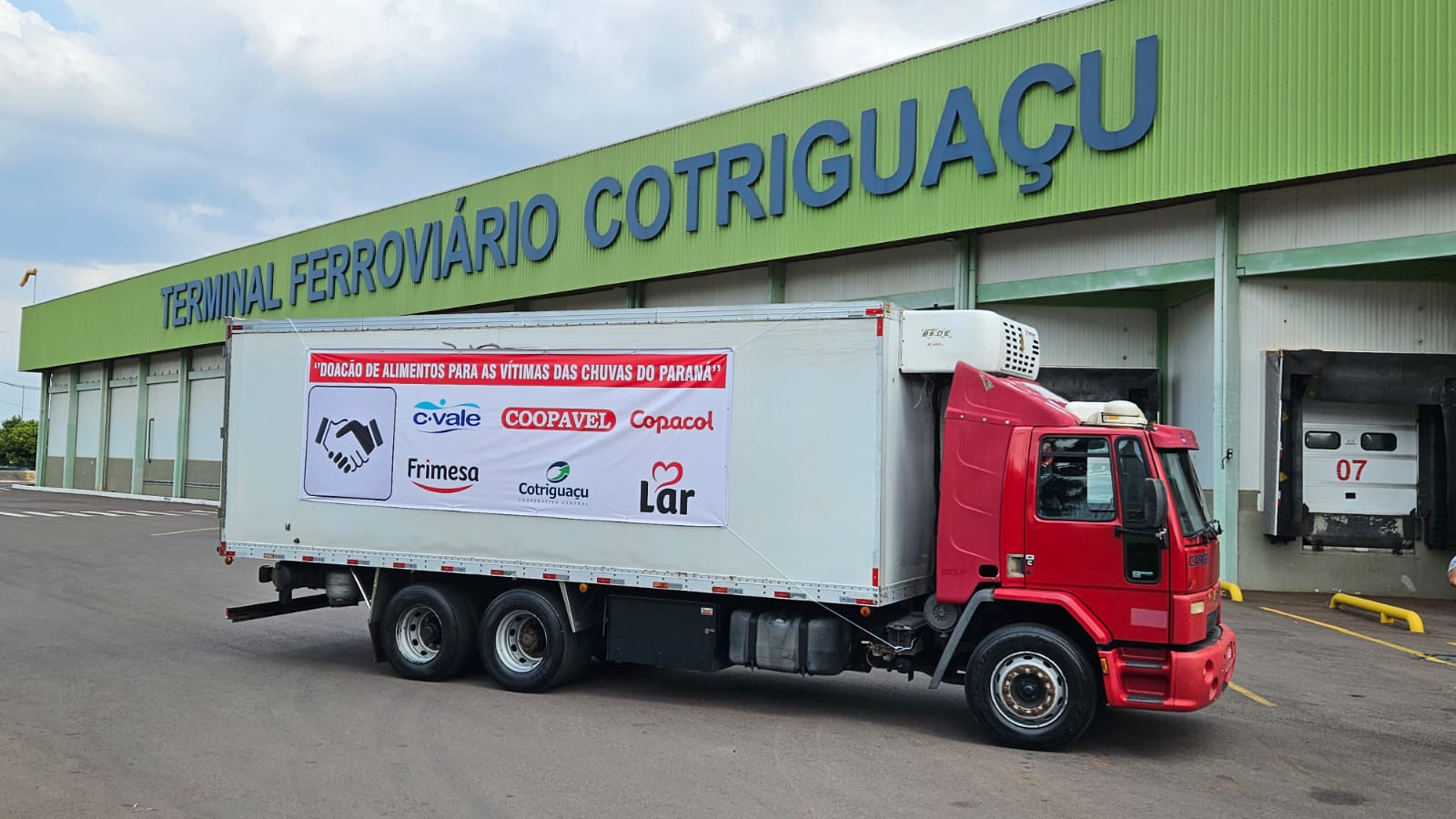 Cooperativas do Oeste doam 10 t de alimentos a vítimas das chuvas