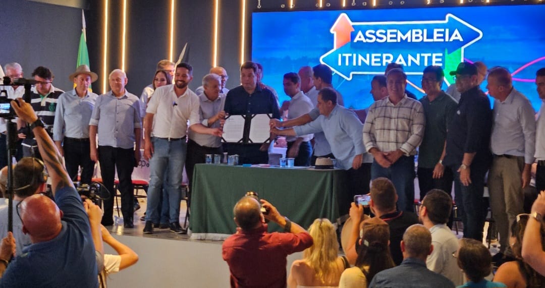 Tarde de homenagens na maior das 17 Assembleias Itinerantes da Alep