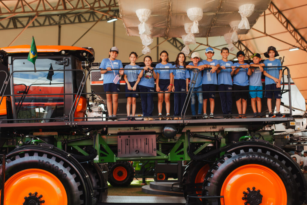 Escolas da rede pública visitam o Show Rural Coopavel 2026