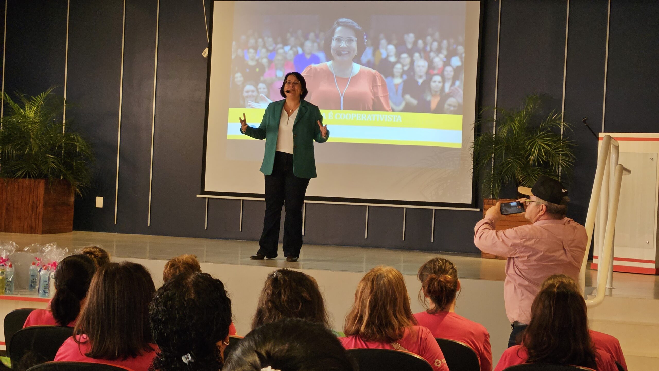 “Cooperativismo é um modelo de vida e prosperidade compartilhada”