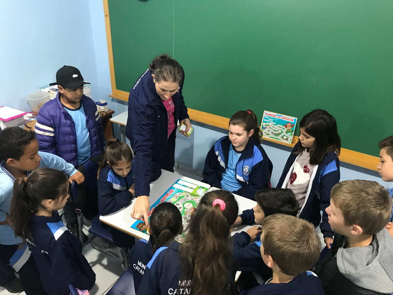 Coopavel se alia a projeto que ensina sobre reciclagem em escolas públicas
