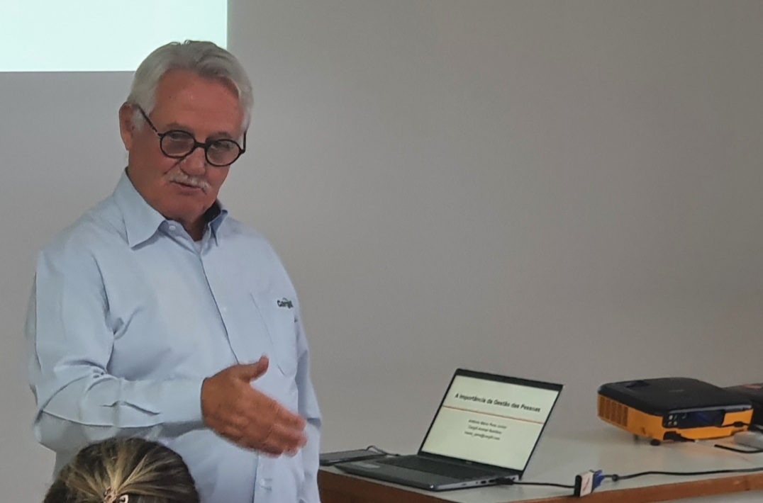 Liderança é tema de ciclo com colaboradores da área avícola da Coopavel