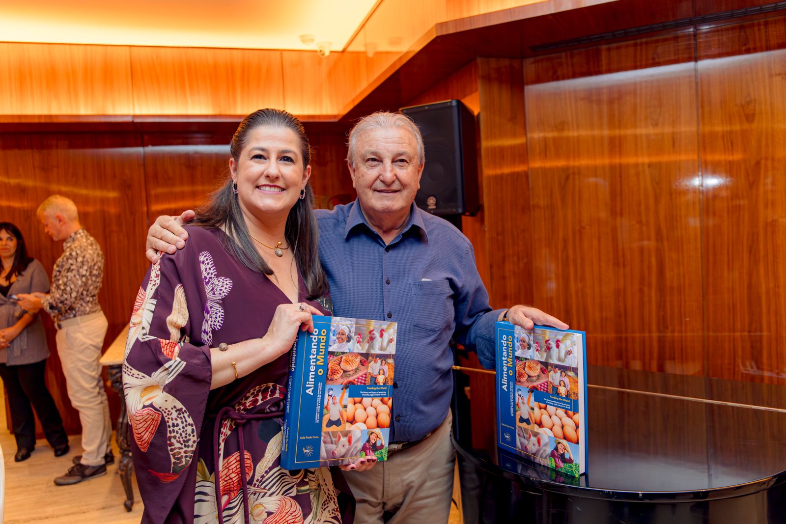 Dilvo participa da SIAVS e prestigia lançamento de livro sobre proteínas