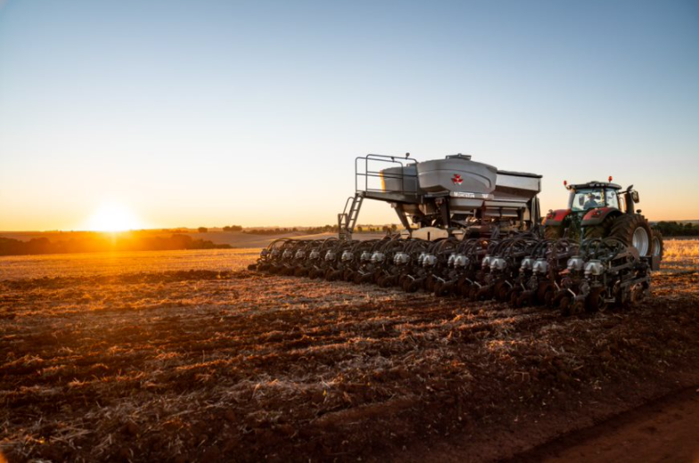 Massey Ferguson apresenta máquinas inteligentes e serviços digitais no Show Rural Digital Coopavel