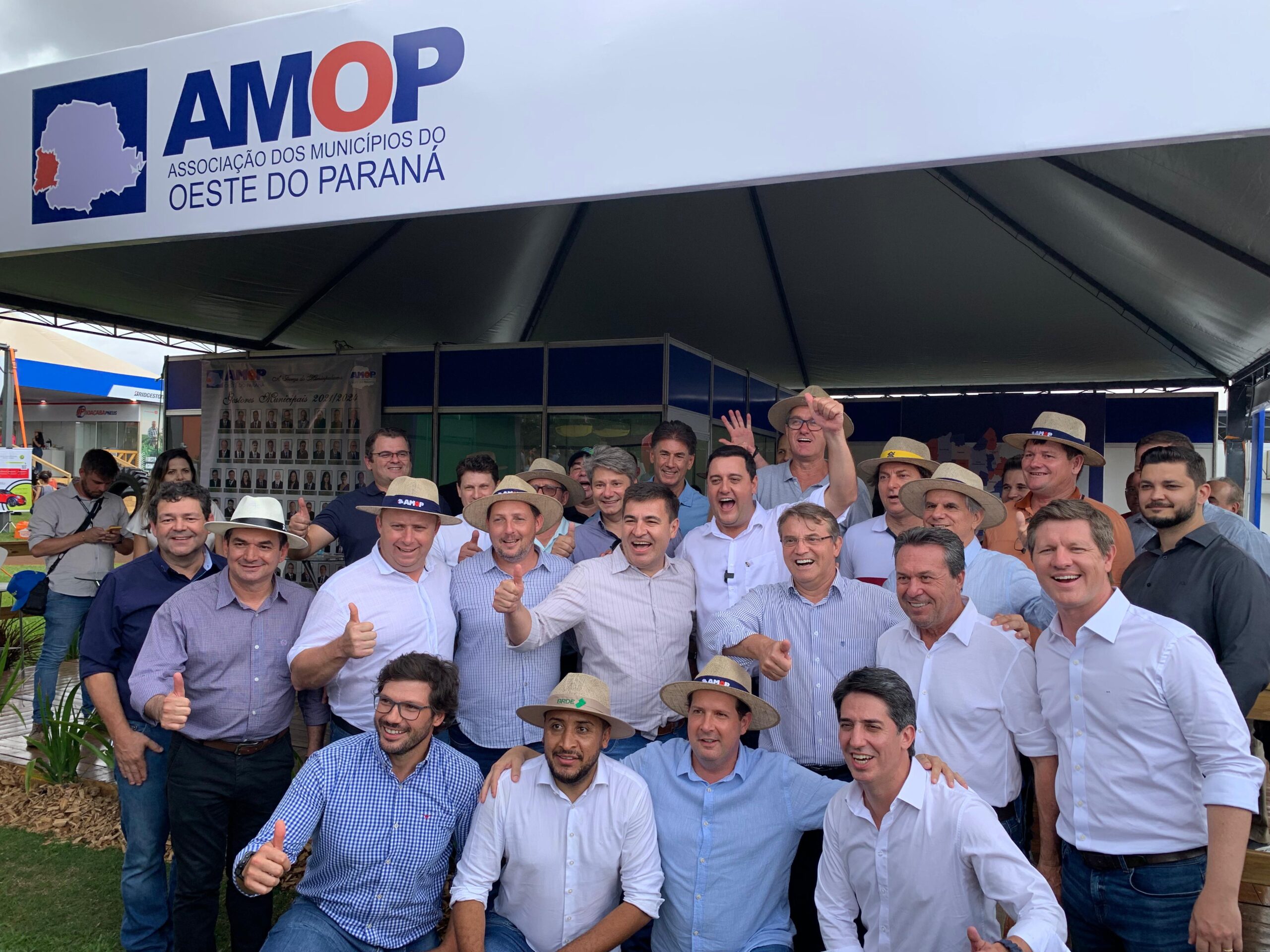 Centenas de autoridades visitaram 