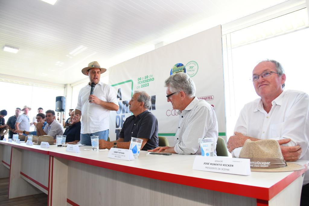 Ratinho diz no Show Rural que vai lançar pacote de obras de R$ 3,5 bilhões