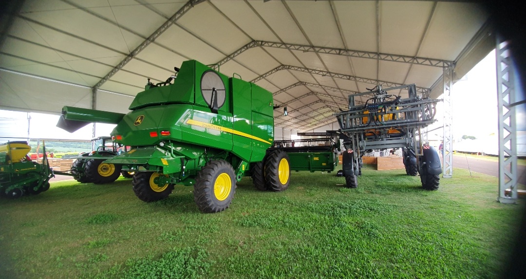 Primeiras máquinas e implementos já estão no parque do 35º Show Rural